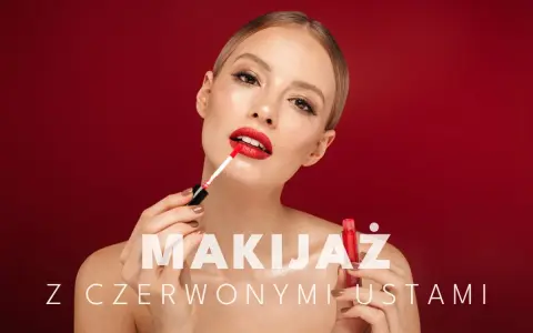 Kobieta z perfekcyjnym makijażem nakłada błyszczyk, tworząc zmysłowe, czerwone usta.