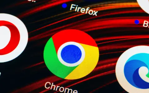 Szukasz alternatywy dla Chrome? Na ekranie widać ikony przeglądarek: Opera, Firefox, Chrome, Edge.