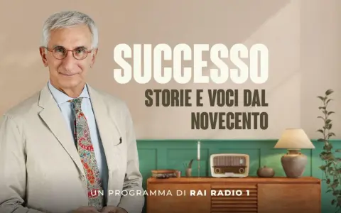Un uomo con occhiali e cravatta colorata, sullo sfondo il titolo "Successo: Storie e voci dal Novecento". Un programma radiofonico che lo può diventare un film.