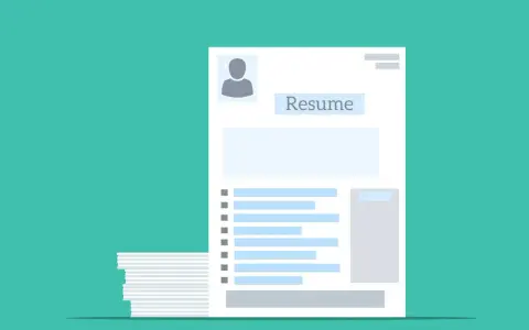 Stos dokumentów z CV. Jedna strona z napisem "Resume" i ikoną osoby, obok stos papierów.
