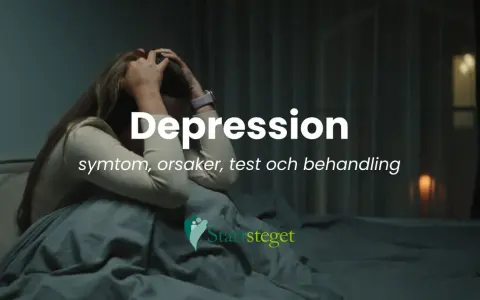 En person sitter hopkrupen i sängen, med händerna i håret. Texten "Depression" syns tydligt, och under den "symtom, orsaker, test och behandling". Ingen aptit kan vara ett tecken på depression.