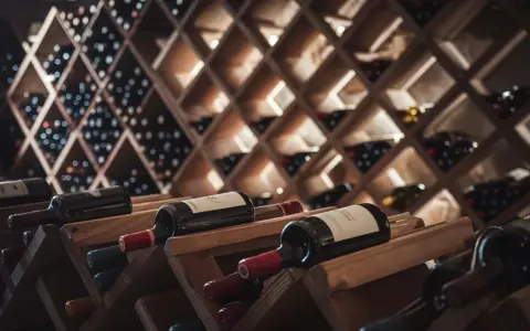 Jak przechowywać wino? Ekspert radzi, by smak zachwycał latami