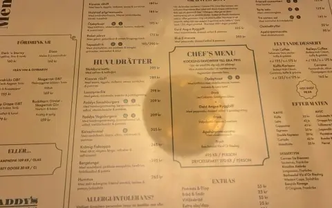 Meny med "Paddy's recensioner" som en del av menyn, med rätter som Gold Angus Ryggbiff och Paddys Smashburgare.