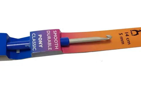 Szydełko Pony Classic 5 mm, idealne do sznurka 3mm. Gładkie i wytrzymałe, 14 cm długości.