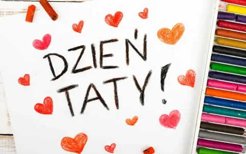 Dzień Taty! Rysunek z serduszkami i kredkami pastelowymi, idealny na międzynarodowy dzień ojca.