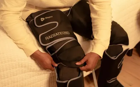 Person zips up leg compression machine. Consult your doctor on how long should you use leg compression machine for best results.