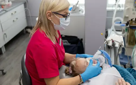 Znieczulenie u dentysty: Alergia czy strach? Rozpoznaj objawy!