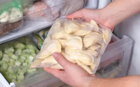 Pierogi z zamrażarki: Ile czasu i jak mrozić, by były pyszne?