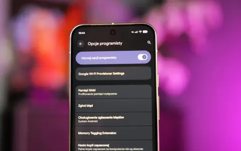 Ekran telefonu Xiaomi z włączonymi opcjami programisty. Dowiedz się, jak przyspieszyć telefon Xiaomi, korzystając z tych ustawień.