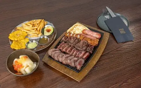 Almuerzo: Del 'mordisco' latino al significado actual