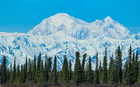 Montañas nevadas: maravillas naturales que no te puedes perder