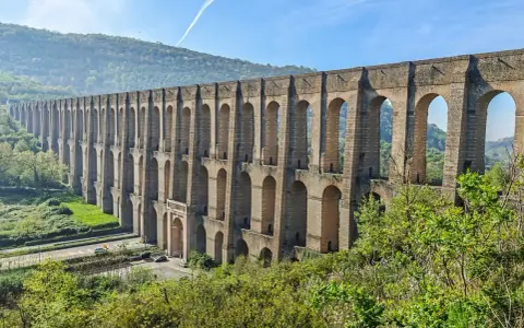 Acquedotto Carolino, un'imponente opera architettonica, da vedere se cerchi cosa fare a Caserta.