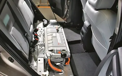 Gdzie jest akumulator w Toyota Prius? Oto, co musisz wiedzieć