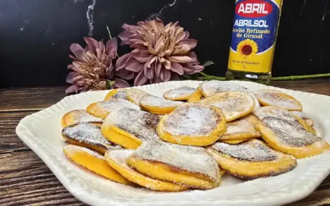 Deliciosas rodajas de calabaza al horno, espolvoreadas con azúcar glas. Un postre casero perfecto.