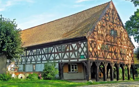 Dom podcieniowy z muru pruskiego, część szlaku mennonitów.