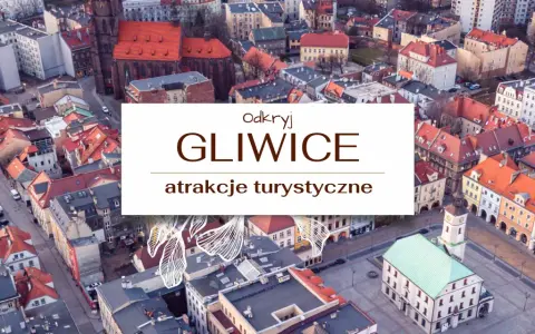 Widok z lotu ptaka na rynek w Gliwicach z widocznymi zabytkowymi kamienicami i wieżą ratuszową. Odkryj Gliwice i jego atrakcje turystyczne.