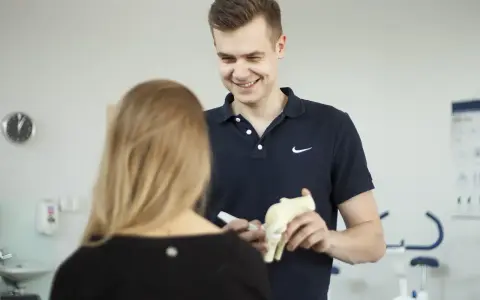 Fizjoterapia: AWF czy UMED? Wybierz idealną ścieżkę dla siebie!