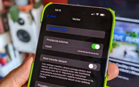 Jak wpisać hasło do Wi-Fi w telefonie? Widok ekranu z ustawieniami sieci Wi-Fi, gdzie widać pole "Hasło" i opcję "Zapomnij tę sieć".