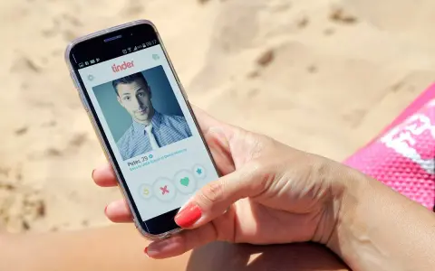 Opis na Tinderze: Peter, 29 lat, student stomatologii. Czy to będzie mój kolejny match?