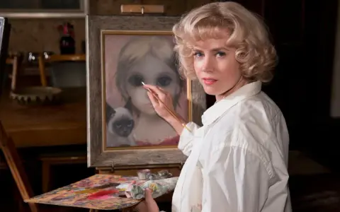 Margaret Keane målar en flicka med stora ögon och en siamesk katt.