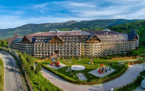 Hotel Gołębiewski Karpacz z placem zabaw i widokiem na góry. Zastanawiasz się, gołębiewski karpacz ile pokoi?