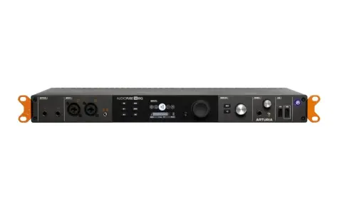 Profesjonalny interfejs audio Arturia AudioFuse 16Rig z licznymi wejściami i wyjściami, idealny do studia nagraniowego.