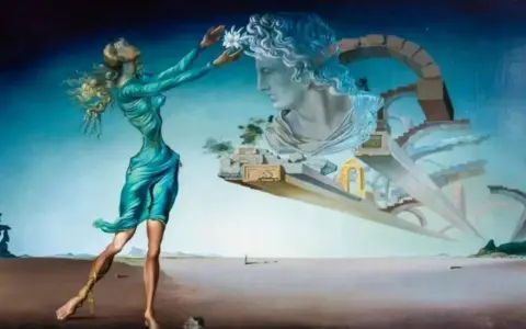 En kvinna i blå klänning sträcker sig mot en byst i en drömsk landskap, typiskt för Salvador Dalí målningar.