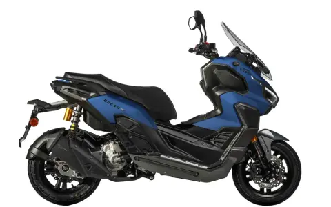 Scooter Brera 300 blu, con linee sportive e parabrezza alto, pronto per l'avventura urbana.