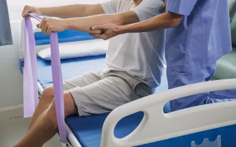 Kiedy poprawa po rehabilitacji? Sprawdź, co przyspiesza powrót!