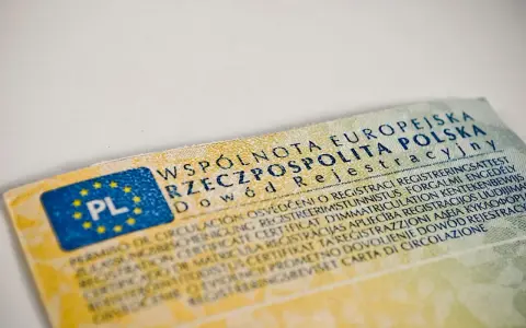 Dowód rejestracyjny z PL, gdzie brak miejsca na pieczątki, to problem przy wymianie.
