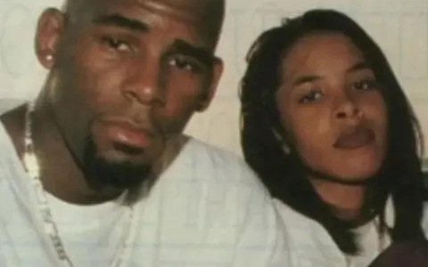 Aaliyah i R. Kelly na zdjęciu.