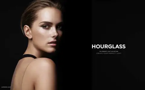 Hourglass puder rozświetlający – idealny blask dla Twojej skóry