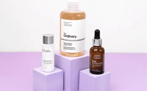 Produkty z kwasem glikolowym od The Ordinary, APIS i G&G. Efekty jak z transparent lab.