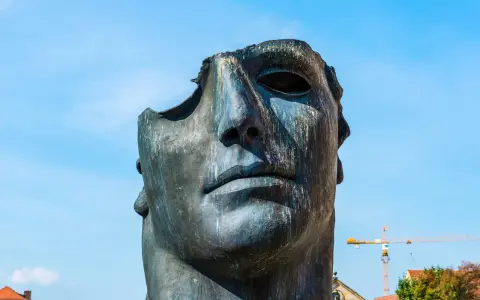 Igor Mitoraj Ikar: Symbolika, lokalizacje. Odkryj jego sens!
