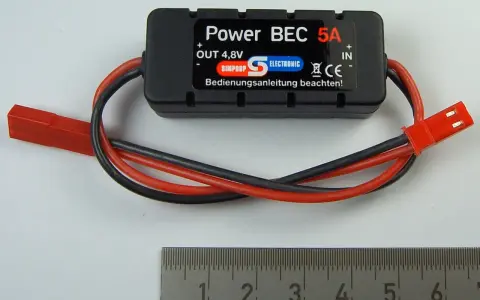 Power BEC 5A mit 4,8V Ausgang. Dieses sbec-Modul von Simprop Electronic ist für Modellbauanwendungen gedacht.