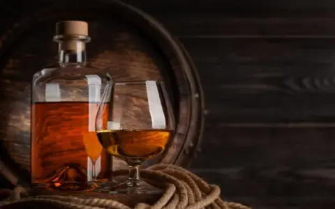 Whisky: Co to jest? Przewodnik dla początkujących po świecie smaków
