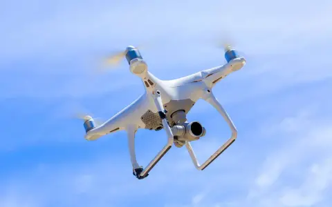 Dron w samolocie: przewóz baterii i sprzętu bez problemów