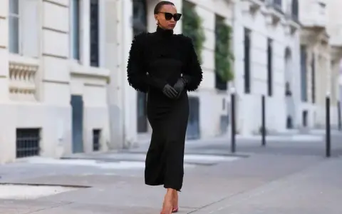 Jak nosić sweter do sukienki? 15+ modnych stylizacji na każdą okazję