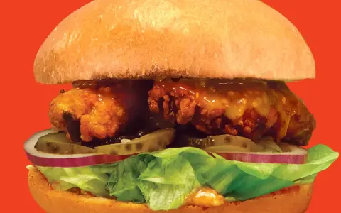 Ile kcal ma burger z kurczakiem? Zaskakujące różnice w kaloriach