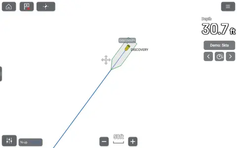 Écran de navigation affichant un bateau "DISCOVERY" avec sa route. La profondeur est de 30.7 pieds. L'AIS transmission auto est activée.