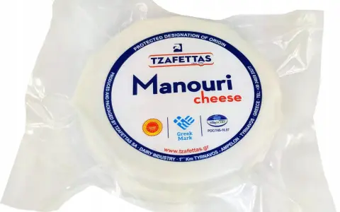Manouri: Grecki ser, który odmieni Twoje desery i sałatki!