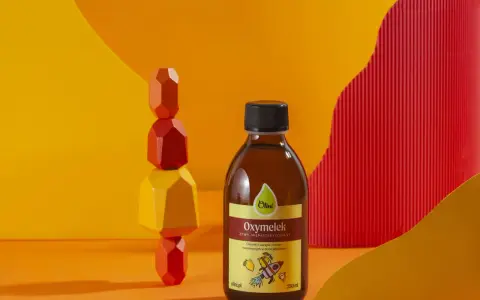 Butelka Oxymelek, żywy, niepasteryzowany produkt z warzyw i korzeni w occie jabłkowym. Idealny na start!