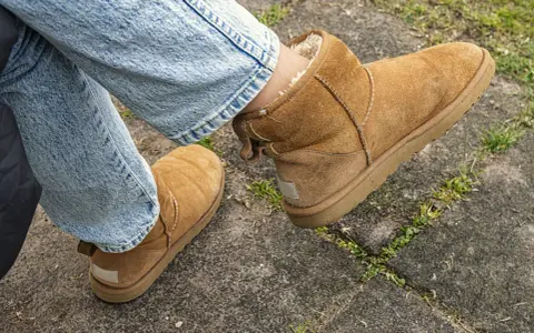 Brązowe buty zamszowe, idealne do codziennych stylizacji. Dowiedz się, czym wyczyścić buty zamszowe, by służyły Ci latami.