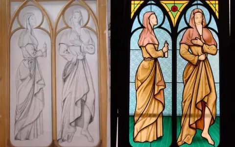 Esquisse d'un vitrail simple montrant deux femmes en robe, l'une tenant une bougie. Le vitrail coloré final est à droite.