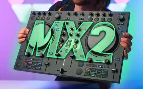DJ kontroler Traktor Kontrol S2 MK2 z zielonym napisem MX2.