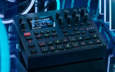 Elektron Syntakt – 12-ścieżkowy komputer perkusyjny i syntezator, gotowy do tworzenia dźwięków.
