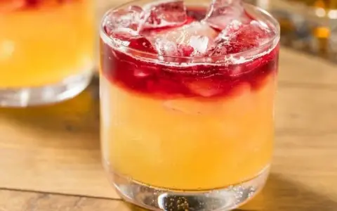 Najlepsze przepisy na dobry drink z whisky, które zaskoczą Twoich gości