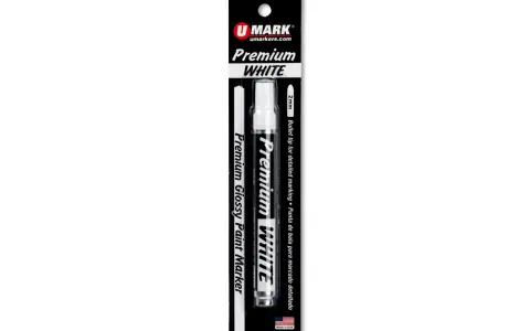 Rotulador blanco "Premium WHITE" de UMARK con punta de bala de 2mm, en su empaque.