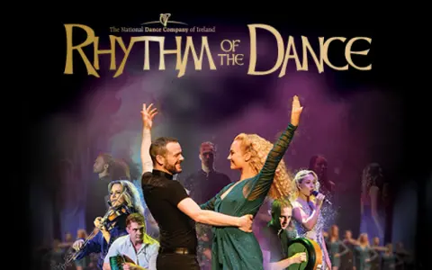 Tancerze i muzycy na scenie, zapowiadający występ Rhythm of the Dance w Polsce.