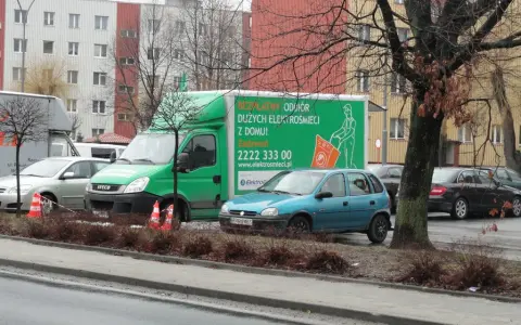 Samochód który zbiera elektrośmieci z osiedla - jak skorzystać z usługi?